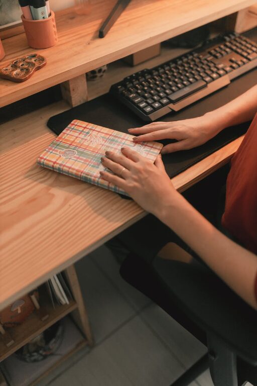 Jak efektywnie zorganizować domowy kącik do pracy i nauki dla rodziny