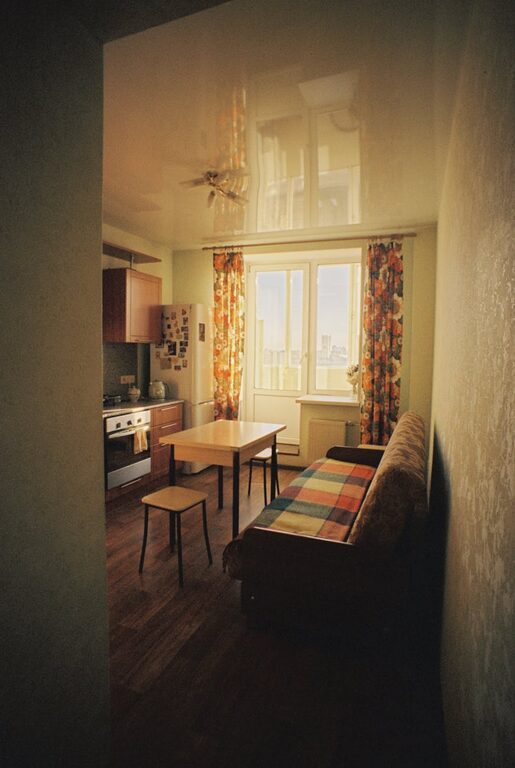 Jak efektywnie organizować przestrzeń w małym mieszkaniu, by zwiększyć komfort życia